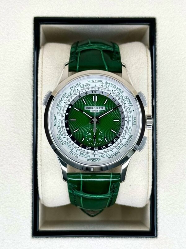 2023 Patek Philippe 5930P 39,5mm World Time Flyback Chronograph Platinum Green Guilloched Dial