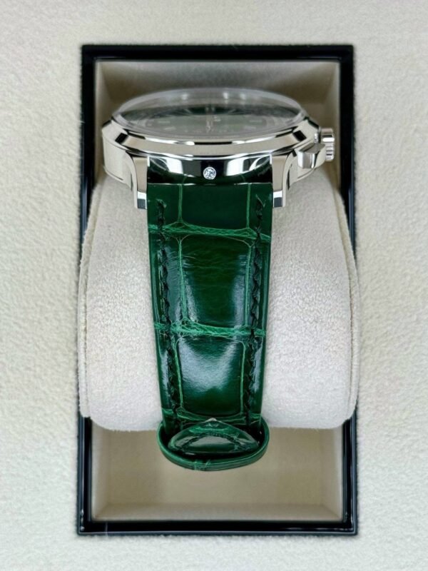 2023 Patek Philippe 5930P 39,5mm World Time Flyback Chronograph Platinum Green Guilloched Dial - Image 3