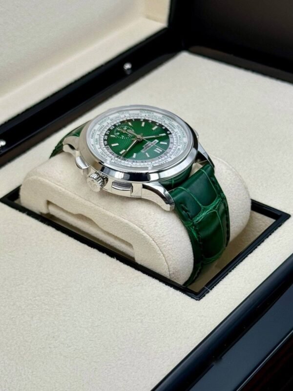 2023 Patek Philippe 5930P 39,5mm World Time Flyback Chronograph Platinum Green Guilloched Dial - Image 6