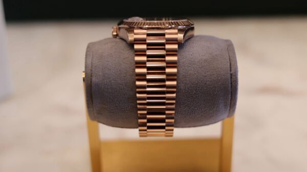 Day-Date 40 rose gold Olive dial. NOS. FULL STICKERS. Including barcode. 2023 with white tag. Watch & card - Image 2