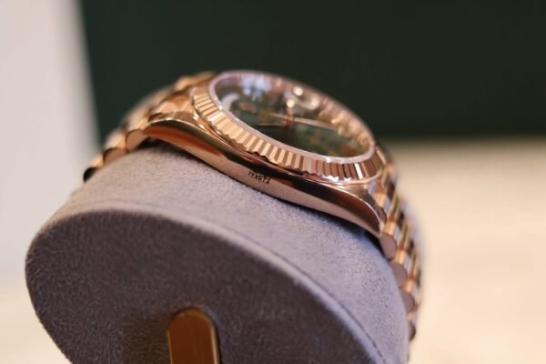 Day-Date 40 rose gold Olive dial. NOS. FULL STICKERS. Including barcode. 2023 with white tag. Watch & card - Image 5