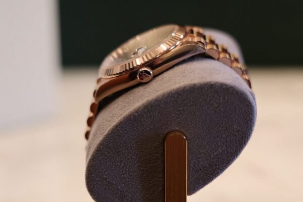 Day-Date 40 rose gold Olive dial. NOS. FULL STICKERS. Including barcode. 2023 with white tag. Watch & card - Image 4