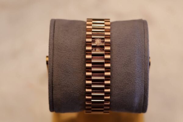 Day-Date 40 rose gold Olive dial. NOS. FULL STICKERS. Including barcode. 2023 with white tag. Watch & card - Image 7