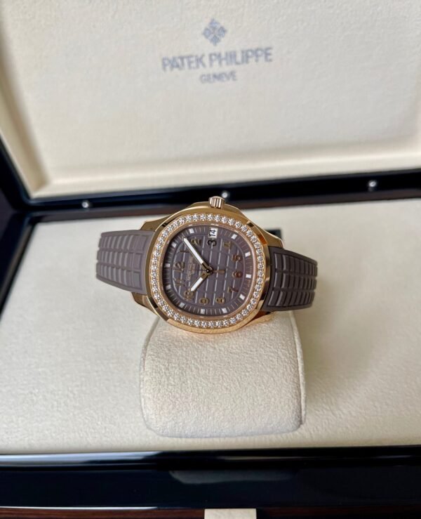 LADIES PATEK PHILIPPE AQAUNAUT IN ROSE GOLD MODEL 5268200R-010