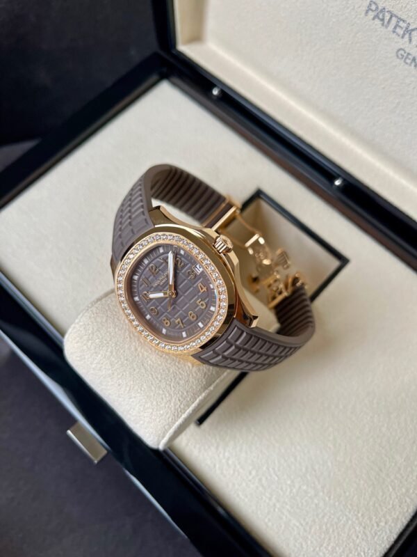 LADIES PATEK PHILIPPE AQAUNAUT IN ROSE GOLD MODEL 5268200R-010 - Image 3