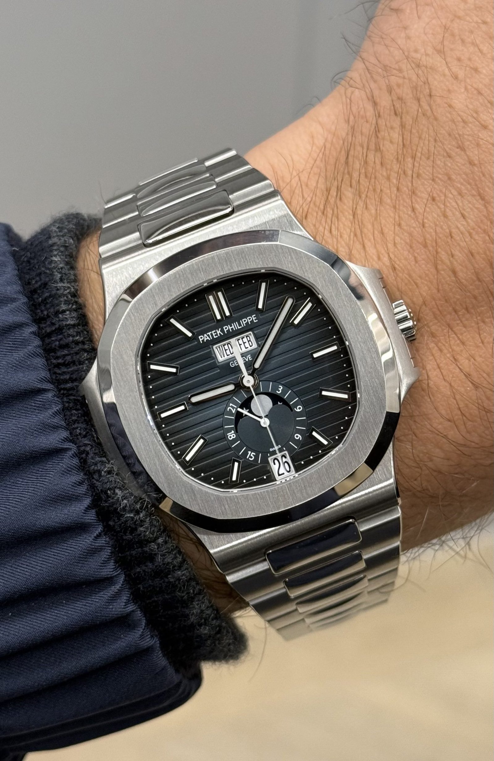 PATEK PHILIPPE NAUTLIUS ANNUAL CALENDAR MODEL 5726/1A-014 - Image 4
