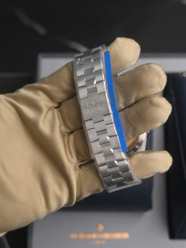 2025 BN!B V.C. - Overseas Blue Ref: 4520V/210A-B128 | 41mm | Blue Dial - Image 5